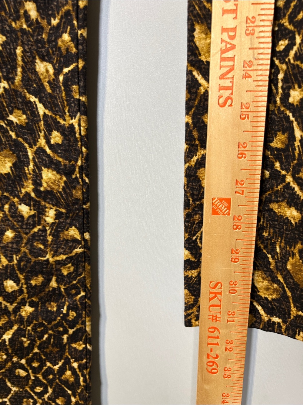 Laundry by Shelli Segal Women’s Leopard Print Flared Jeans size 2 bold, edgy - Picture 8 of 10